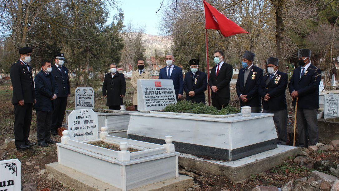 18 Mart Çanakkale Zaferi ve Şehitleri Anma Günü Çelenk Sunma Töreni İlçemiz Recep Tayyip Erdoğan Meydanında Yapıldı.