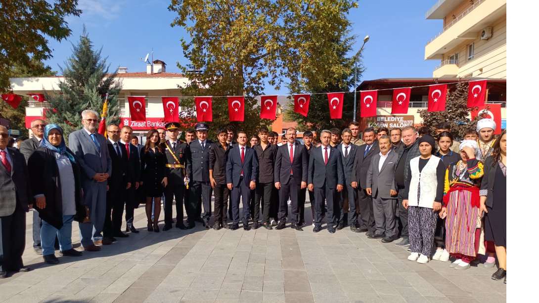 29 Ekim Cumhuriyet Bayramı'mızın 100. Yıl Dönümü İlçemiz Recep Tayyip ERDOĞAN Meydanında gerçekleştirilen törenle kutlandı.