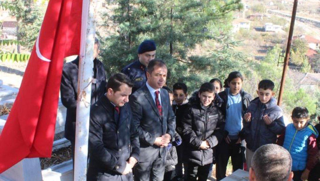 24 Kasım Öğretmenler Günü Münasebetiyle Şehit Asteğmen Lokman Cansız Kabri Başında Ziyaret Edildi.