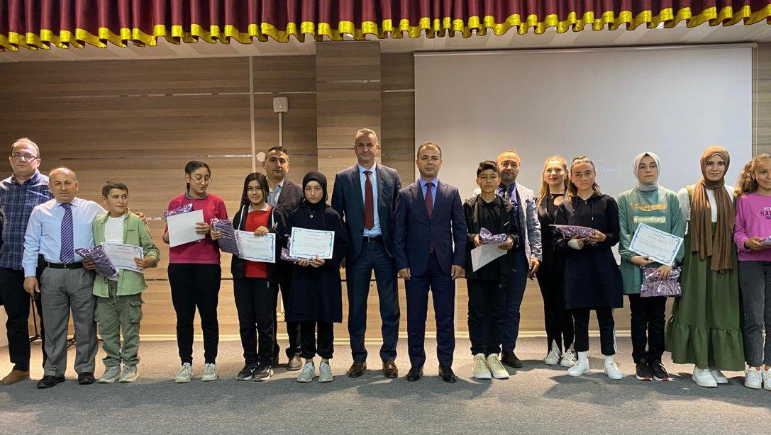 Ortaokullar Arası Mehmet Akif ERSOY'un Şiirlerini Güzel Okuma Yarışması Yapıldı.